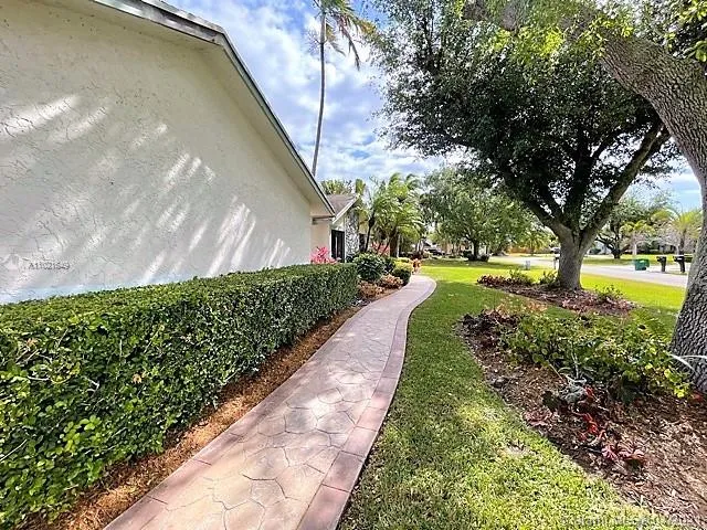 14817 SW 164th Ter, Miami FL 33187