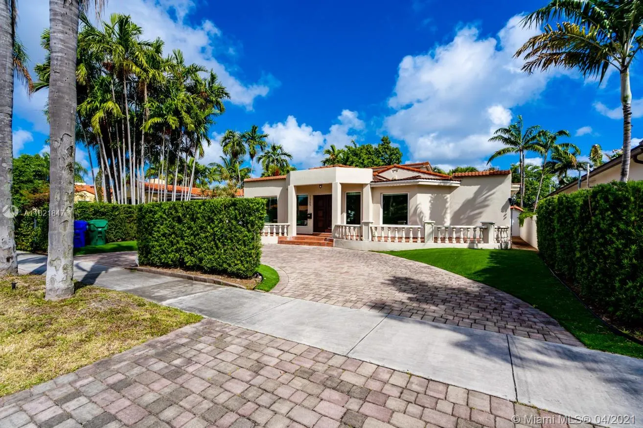 5 bedroom 3 bath for rent at 1365 SW 18th St, Miami FL 33145