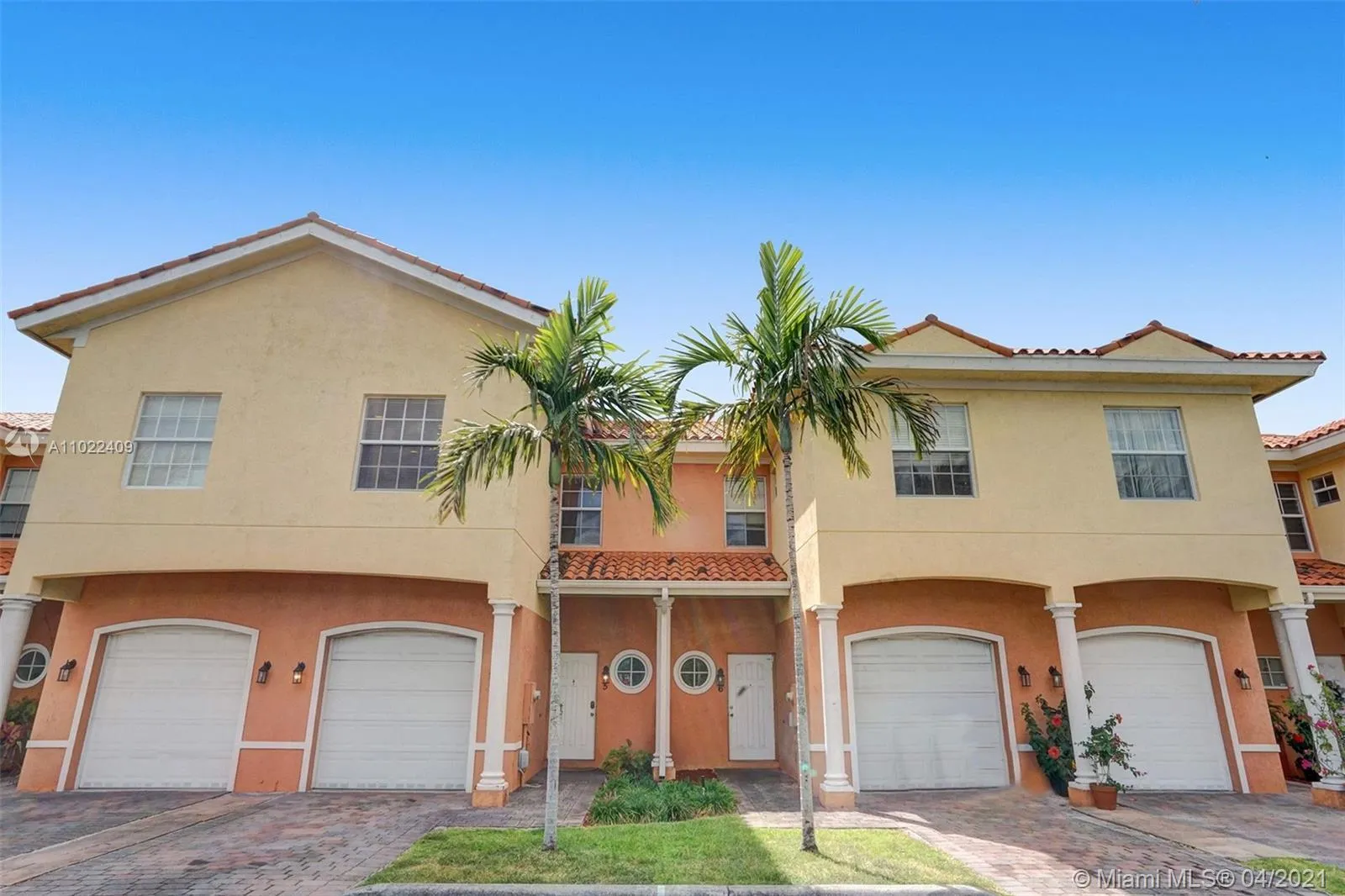 3 bedroom 2 bath for sale at 2307 Washington St # 5, Hollywood FL 33020