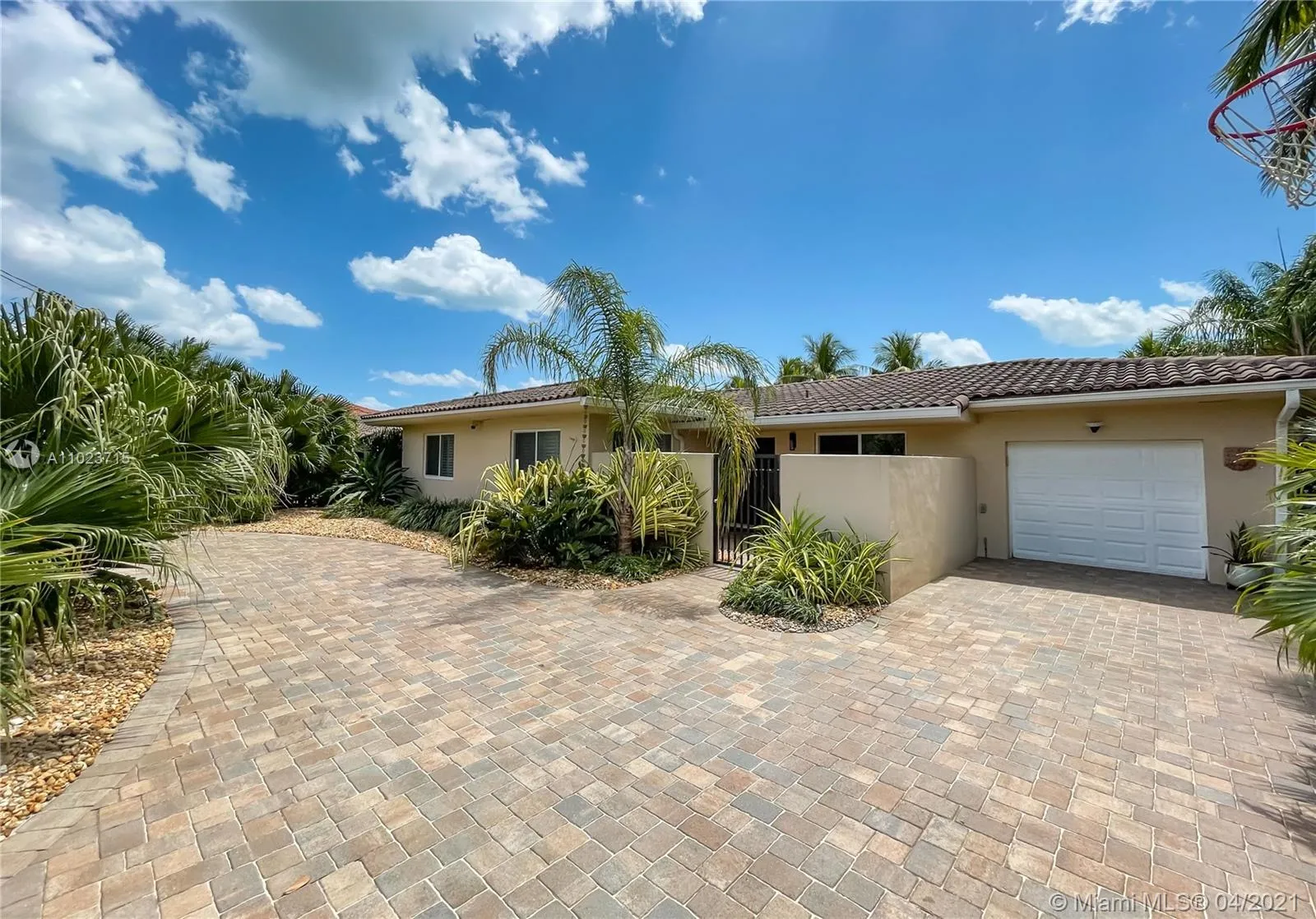 3 bedroom 2 bath for sale at 2104 NE 124th St, North Miami FL 33181