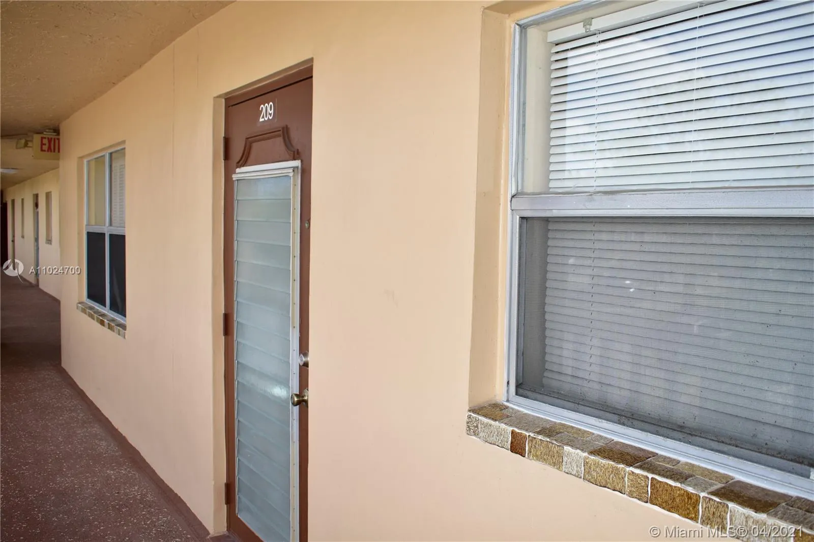 9281 Sunrise Lakes Blvd # 209, Sunrise FL 33322