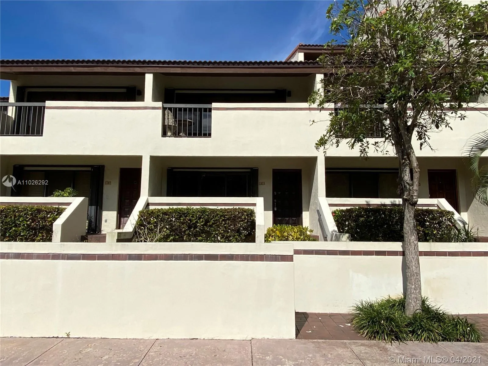 2 bedroom 2 bath for sale at 2600 Cardena St # 11, Coral Gables FL 33134