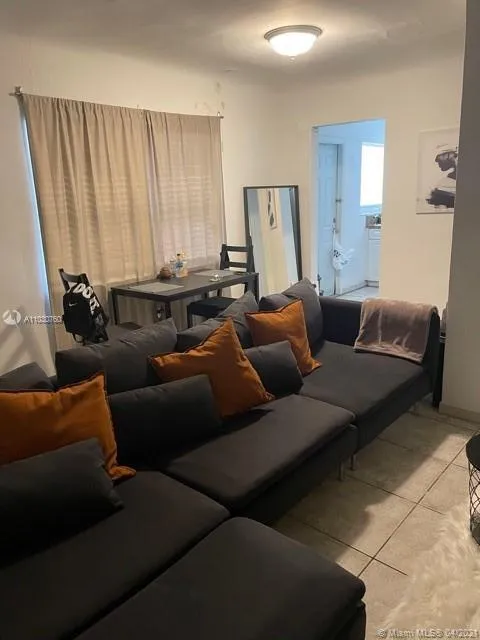 2101 Bay Dr, Miami Beach FL 33141