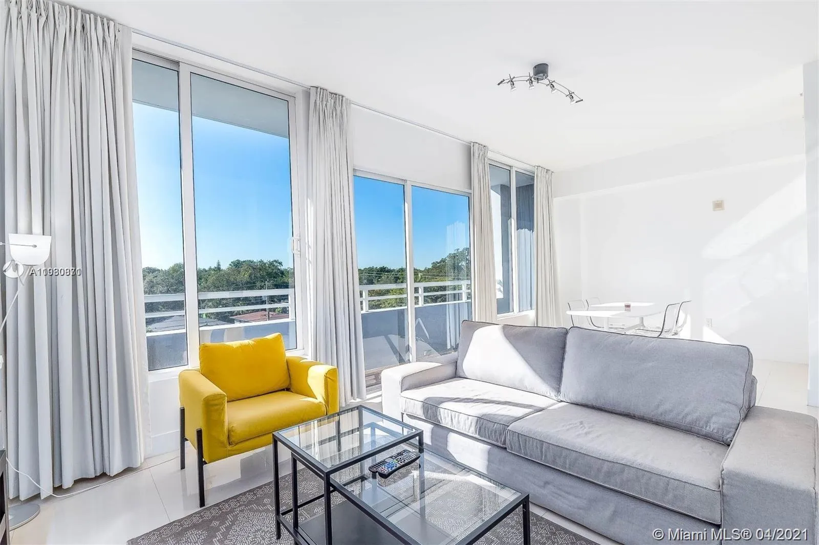 1 bedroom 2 bath for rent at 3250 Grand Ave # 407, Miami FL 33133