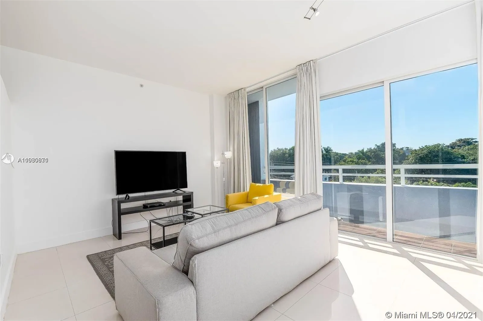 3250 Grand Ave # 407, Miami FL 33133