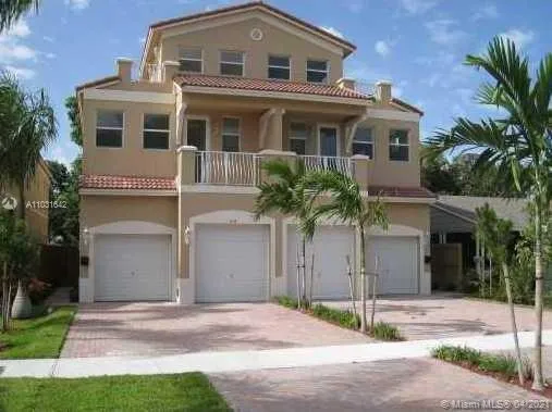 5 bedroom 5 bath for sale at 215 SW 11th St # 215, Fort Lauderdale FL 33315