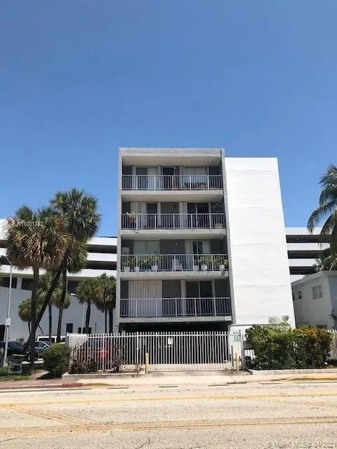 1 bedroom 1 bath for sale at 1615 West Ave # 404, Miami Beach FL 33139