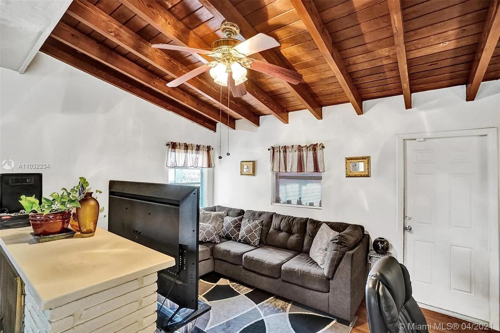 3 bedroom 2 bath for sale at 2462 Wiley St, Hollywood FL 33020