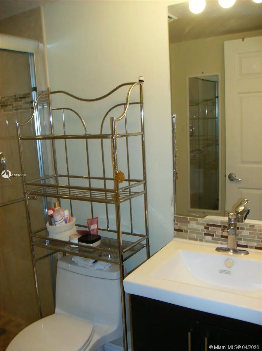 450 W Palm Cir W # 207, Pembroke Pines FL 33025