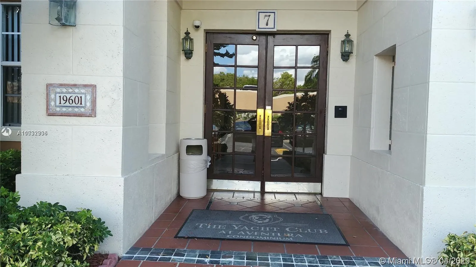 2 bedroom 2 bath for rent at 19601 E Country Club Dr # 7202, Aventura FL 33180