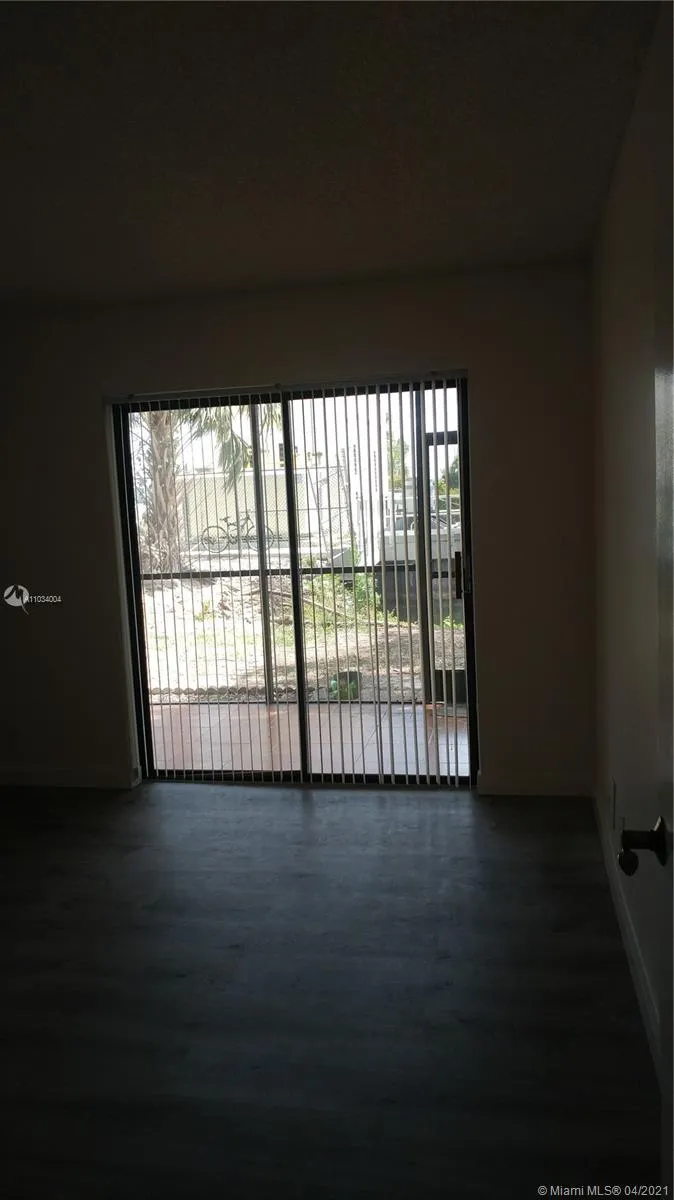 153 Lakeview Dr # 101, Weston FL 33326