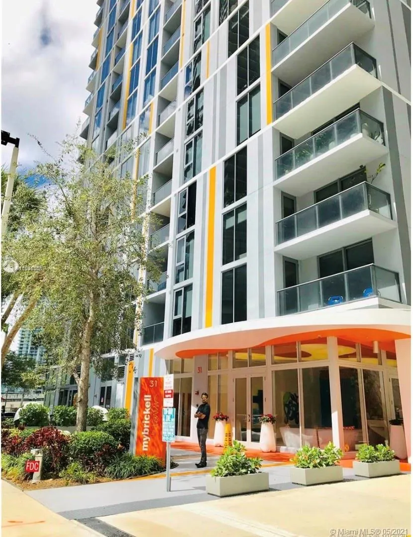 1 bedroom 1 bath for rent at 31 SE 6th St # 2206, Miami FL 33131