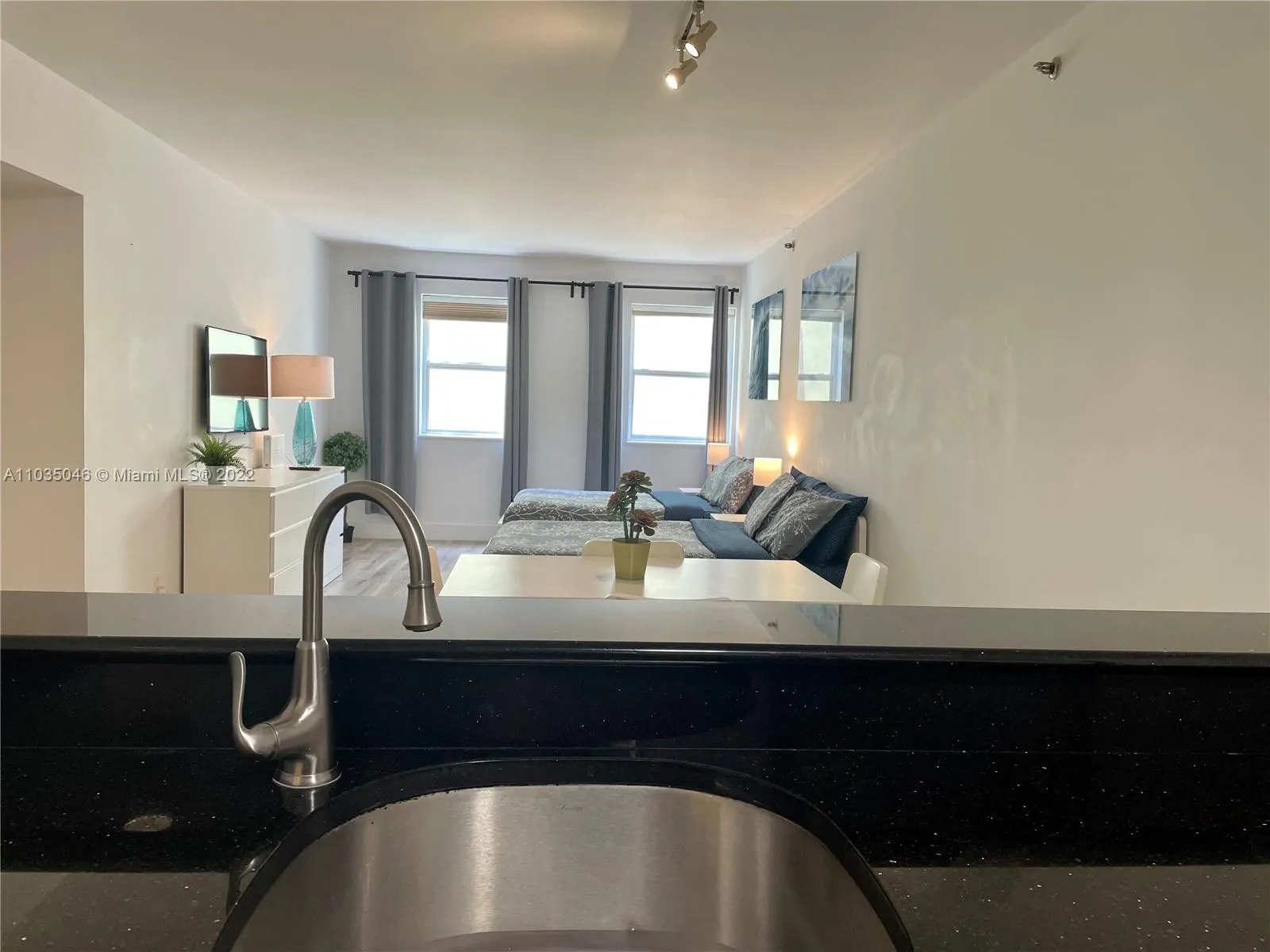 1 bath for sale at 834 Ocean Dr # 406, Miami Beach FL 33139