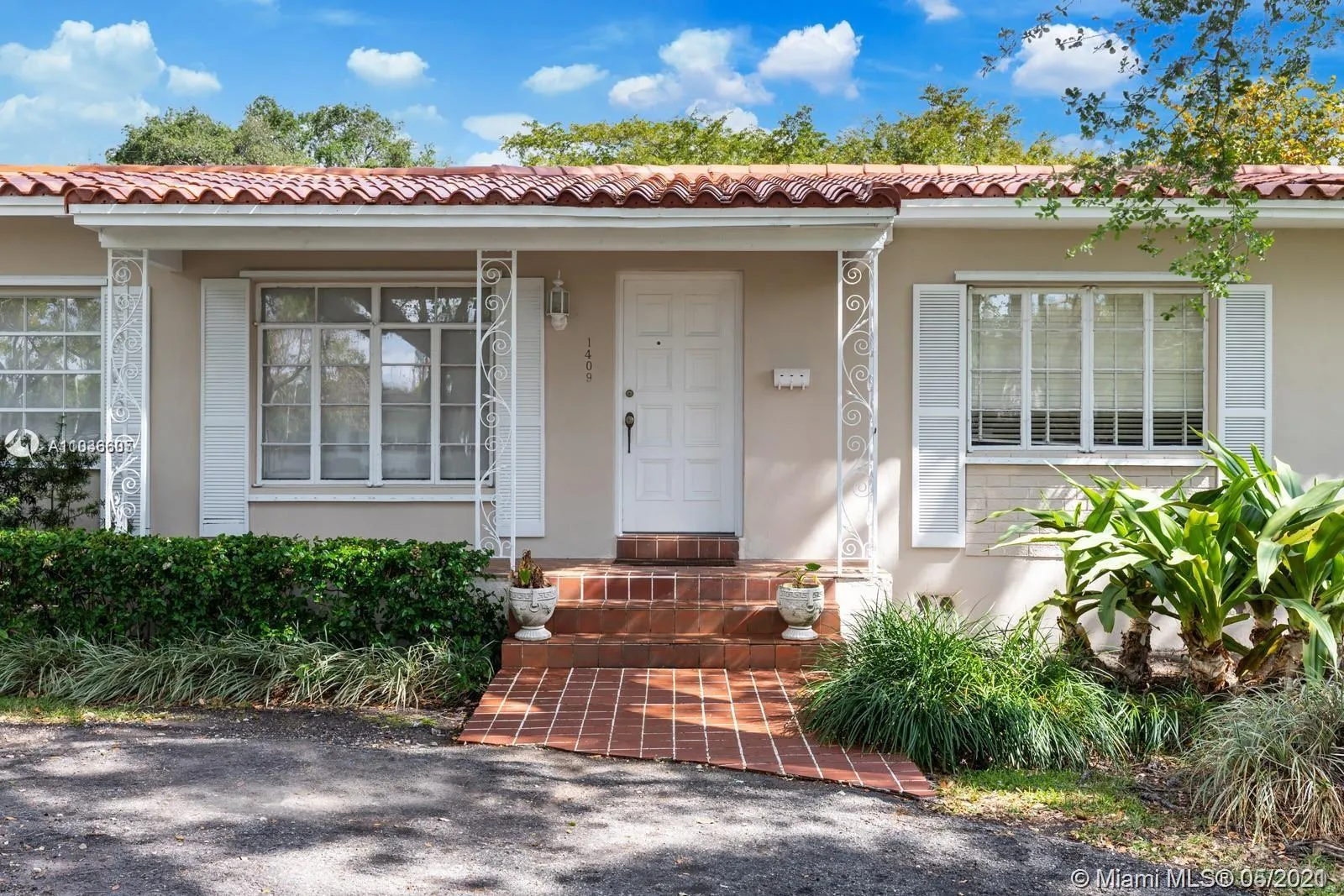 1409 Algardi Ave, Coral Gables FL 33146