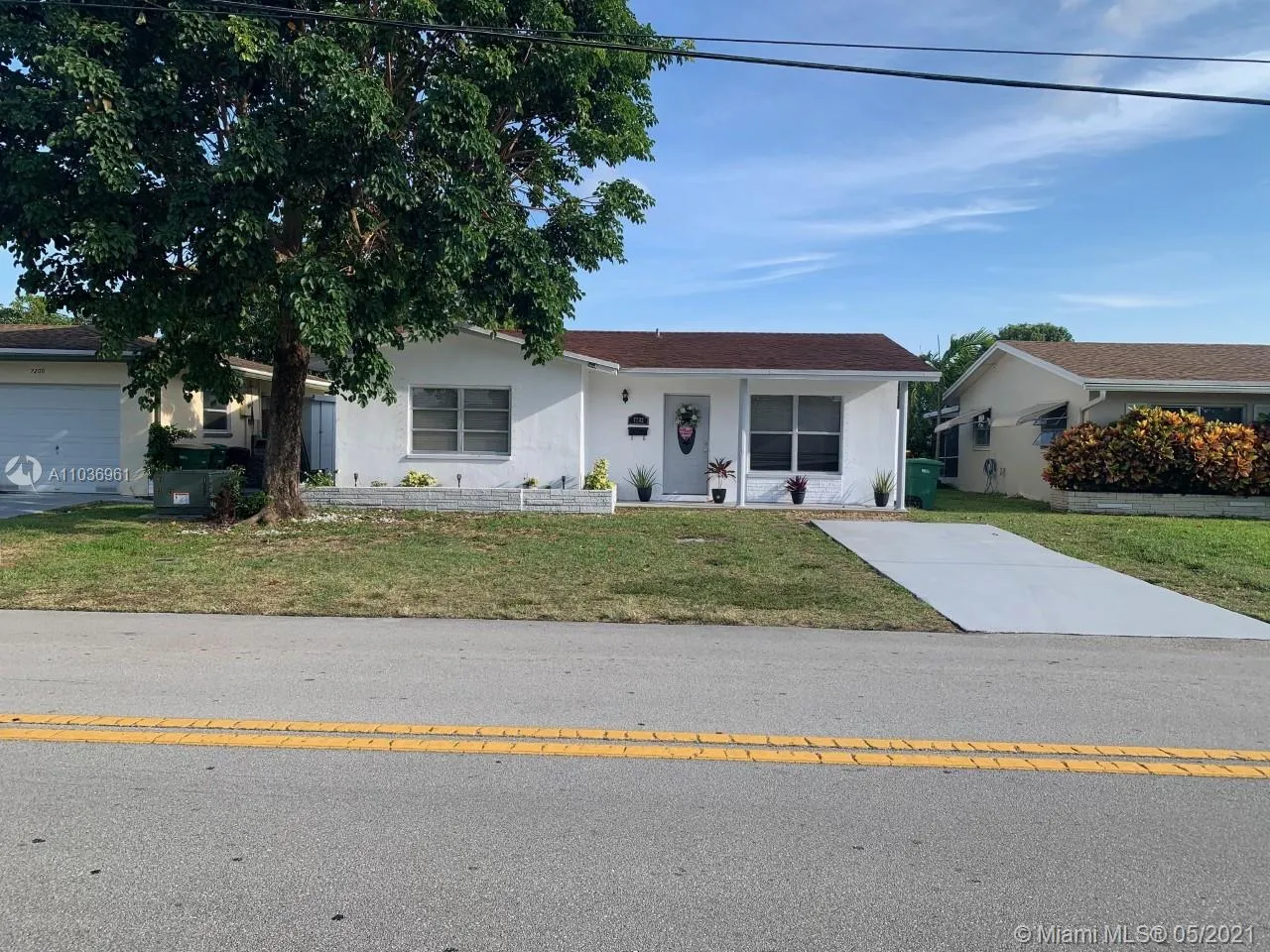 2 bedroom 1 bath for sale at 7202 NW 61st St, Tamarac FL 33321