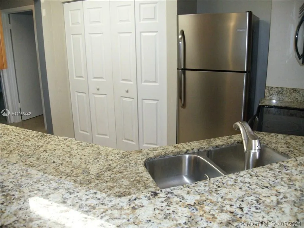 3453 NW 44th St # 107, Oakland Park FL 33309