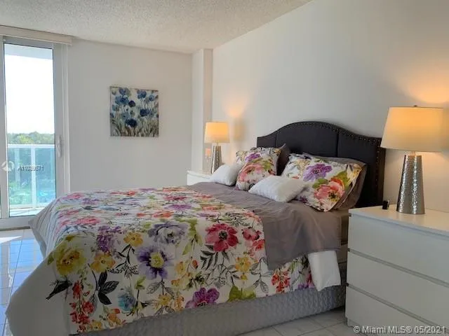 100 Bayview Dr # 420, Sunny Isles Beach FL 33160