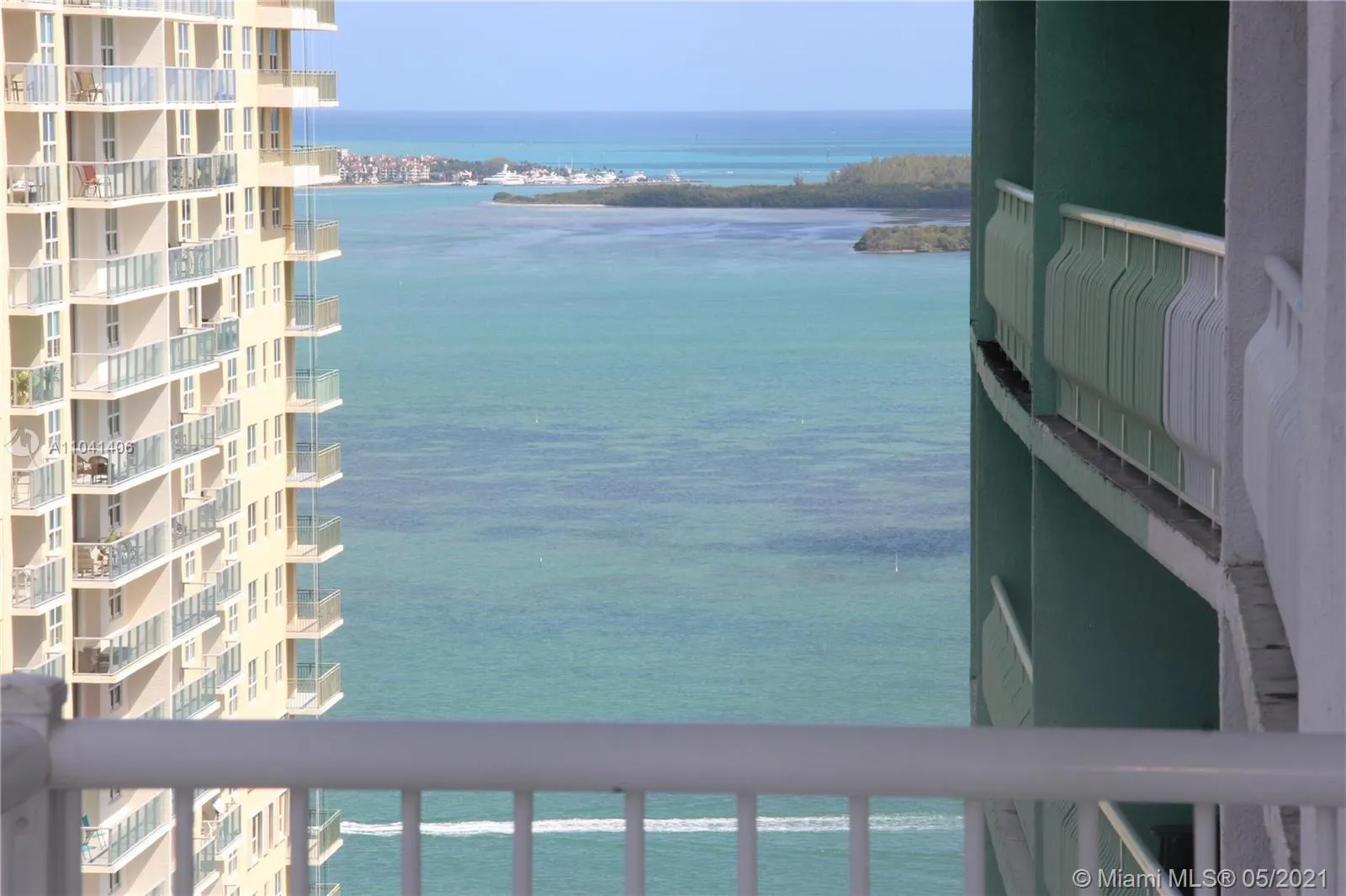 3 bedroom 2 bath for rent at 1200 Brickell Bay Dr # 3424, Miami FL 33131