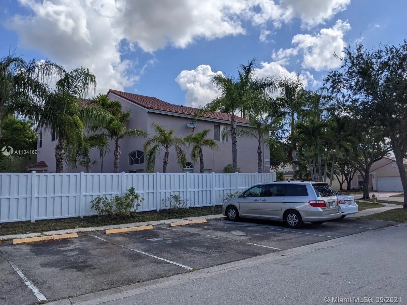 466 SW 191st Ter, Pembroke Pines FL 33029