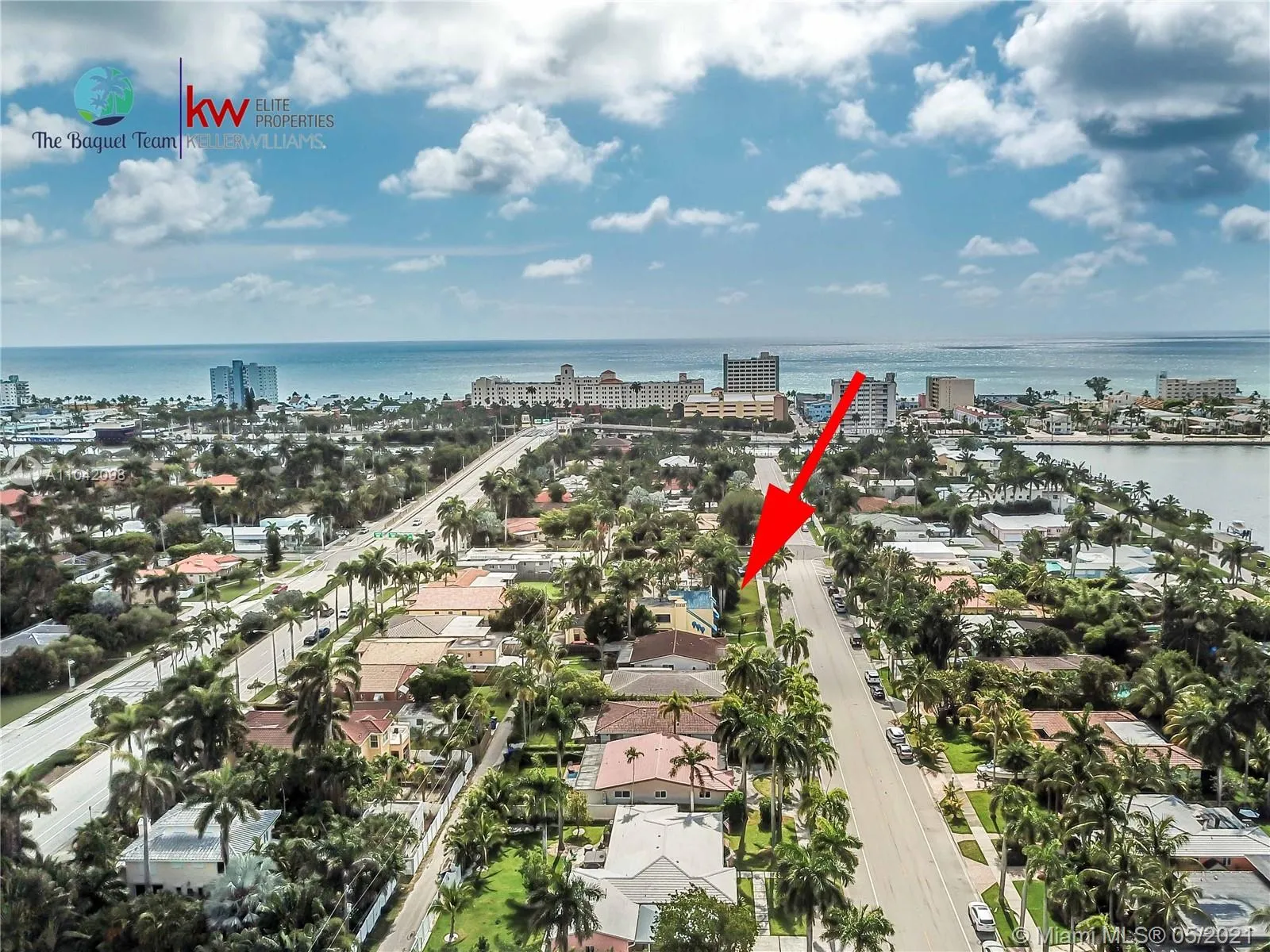 6 bedroom 7 bath for sale at 813 Harrison St, Hollywood FL 33019