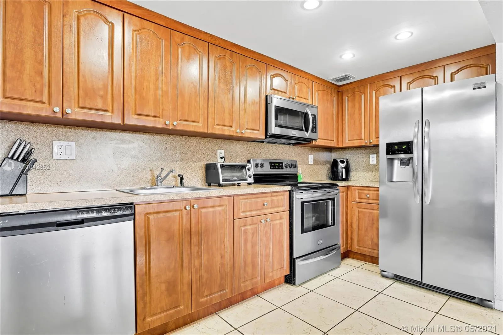 17500 NW 68th Ave # D2006, Hialeah FL 33015