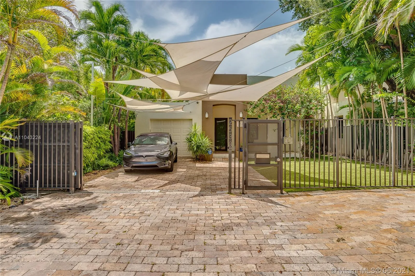 3 bedroom 2 bath for sale at 2533 Andros Ave, Coconut Grove FL 33133
