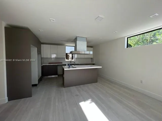 1794 SW 9th St # B, Miami FL 33135