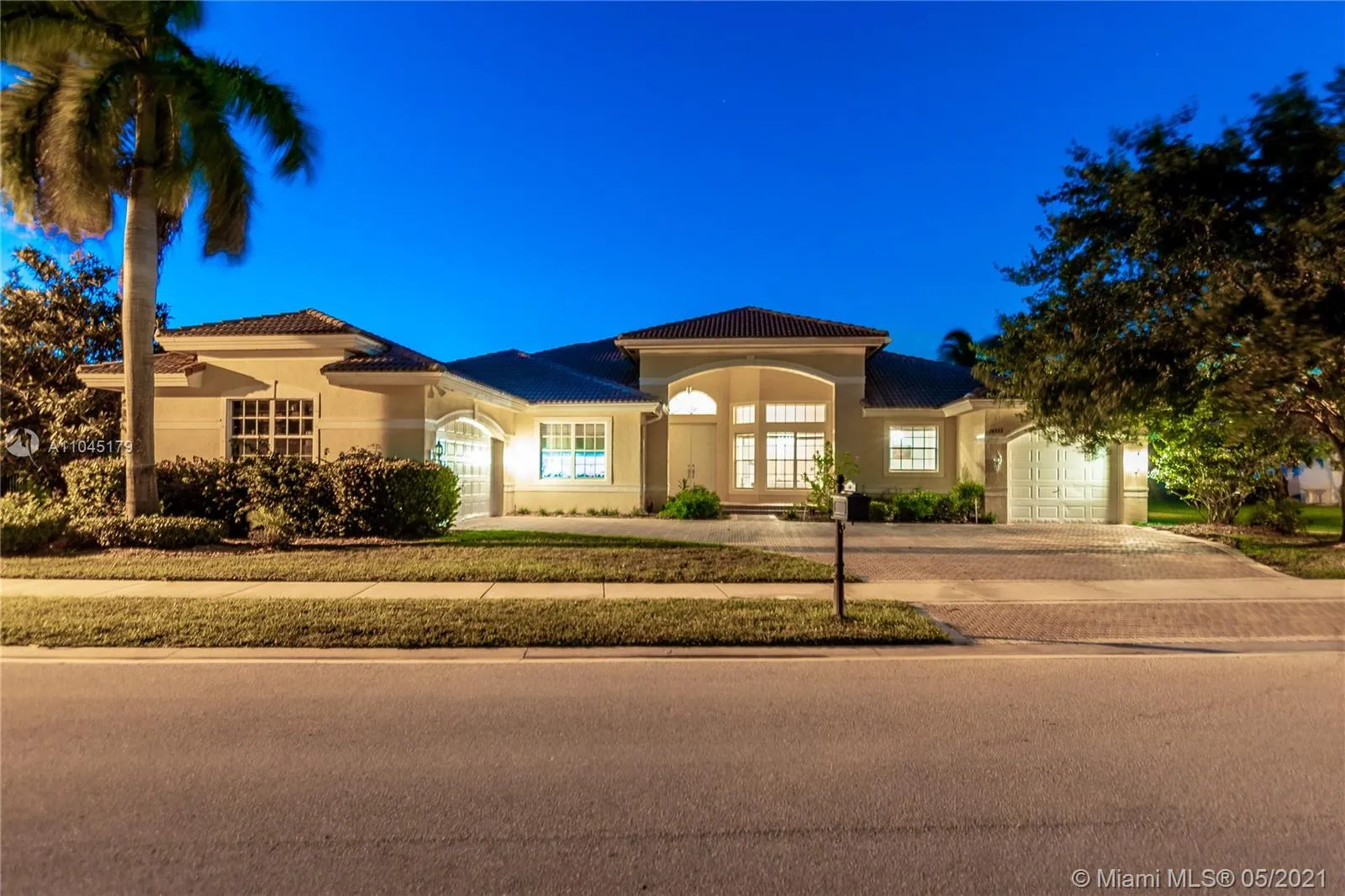 5 bedroom 4 bath for sale at 14955 SW 33rd St, Davie FL 33331
