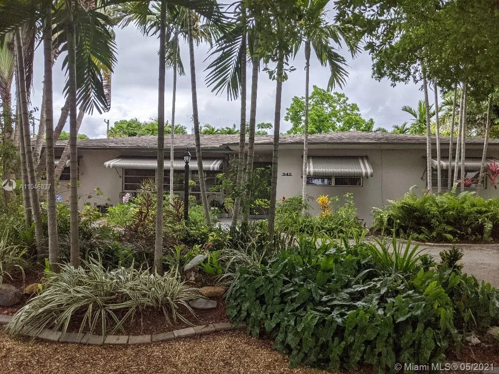 4 bedroom 2 bath for rent at 945 NE 176th St, Miami FL 33162