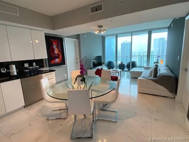 92 SW 3rd St # 4411, Miami FL 33130