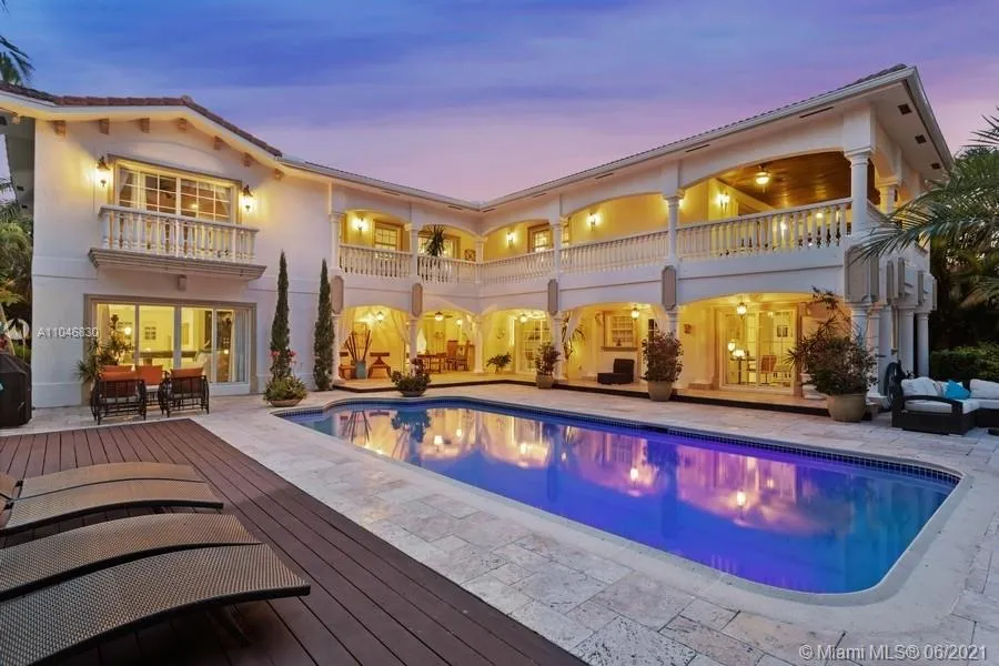 6 bedroom 5 bath for sale at 431 Layne Blvd, Hallandale Beach FL 33009