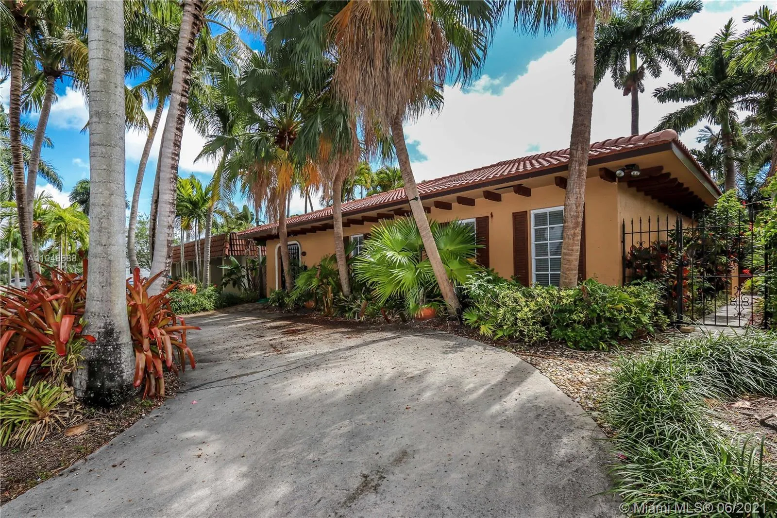 5 bedroom 3 bath for rent at 419 N 14th Ave, Hollywood FL 33020