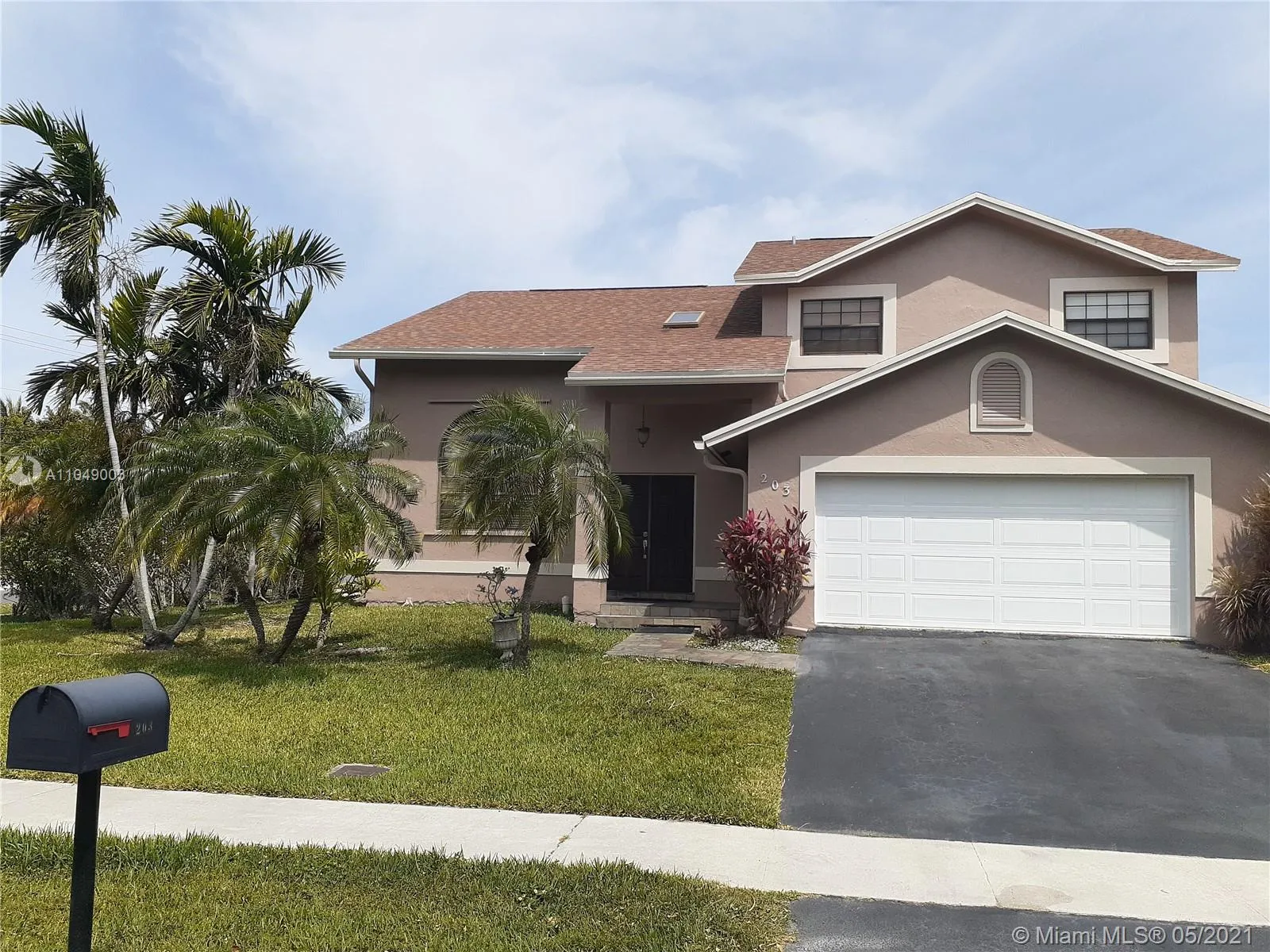 203 SE 9th St, Dania Beach FL 33004