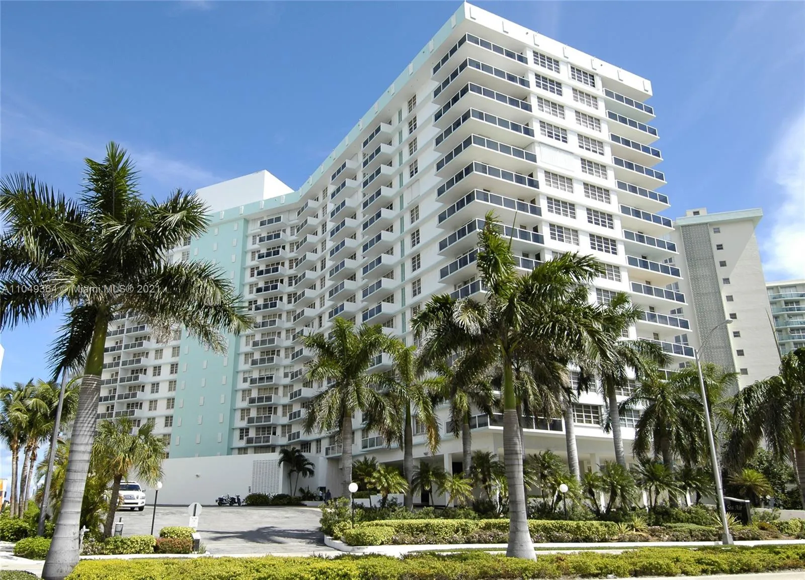 2 bedroom 1 bath for sale at 3725 S Ocean Dr # 325, Hollywood FL 33019