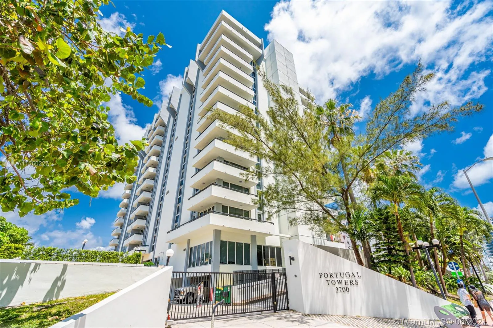 2 bedroom 2 bath for sale at 3200 Collins Ave # 7, Miami Beach FL 33140