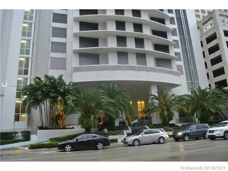 1 bedroom 1 bath for sale at 951 Brickell Ave # 3609, Miami FL 33131