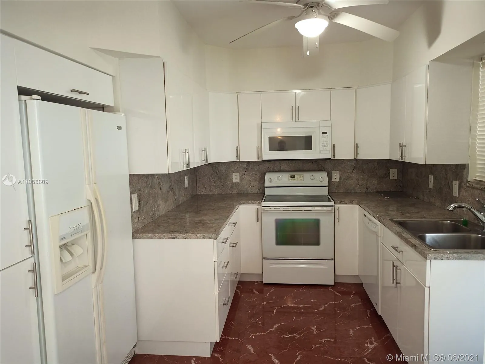 462 Golden Isles Dr # 211, Hallandale Beach FL 33009