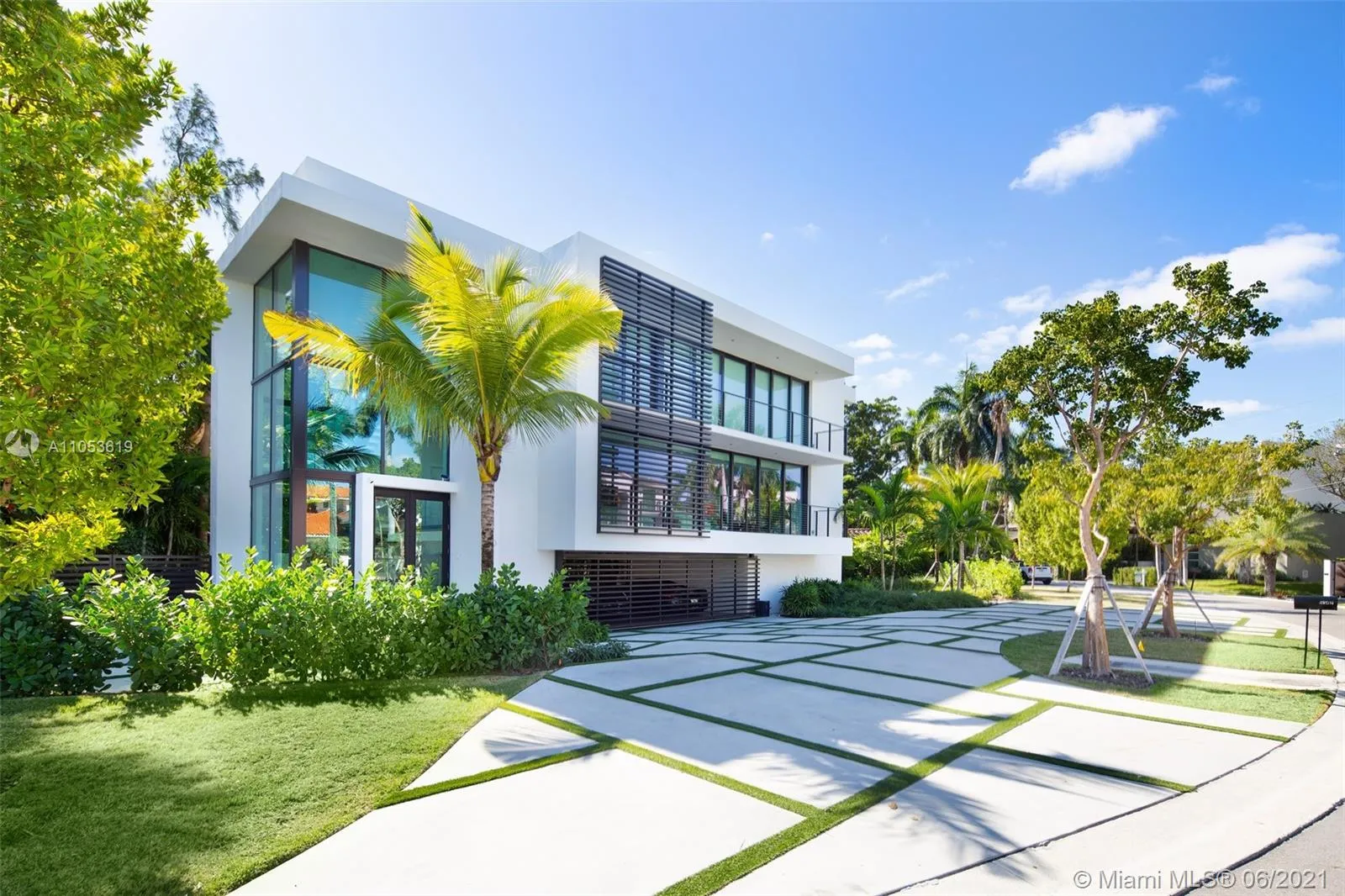 5 bedroom 6 bath for sale at 420 N Hibiscus Dr, Miami Beach FL 33139