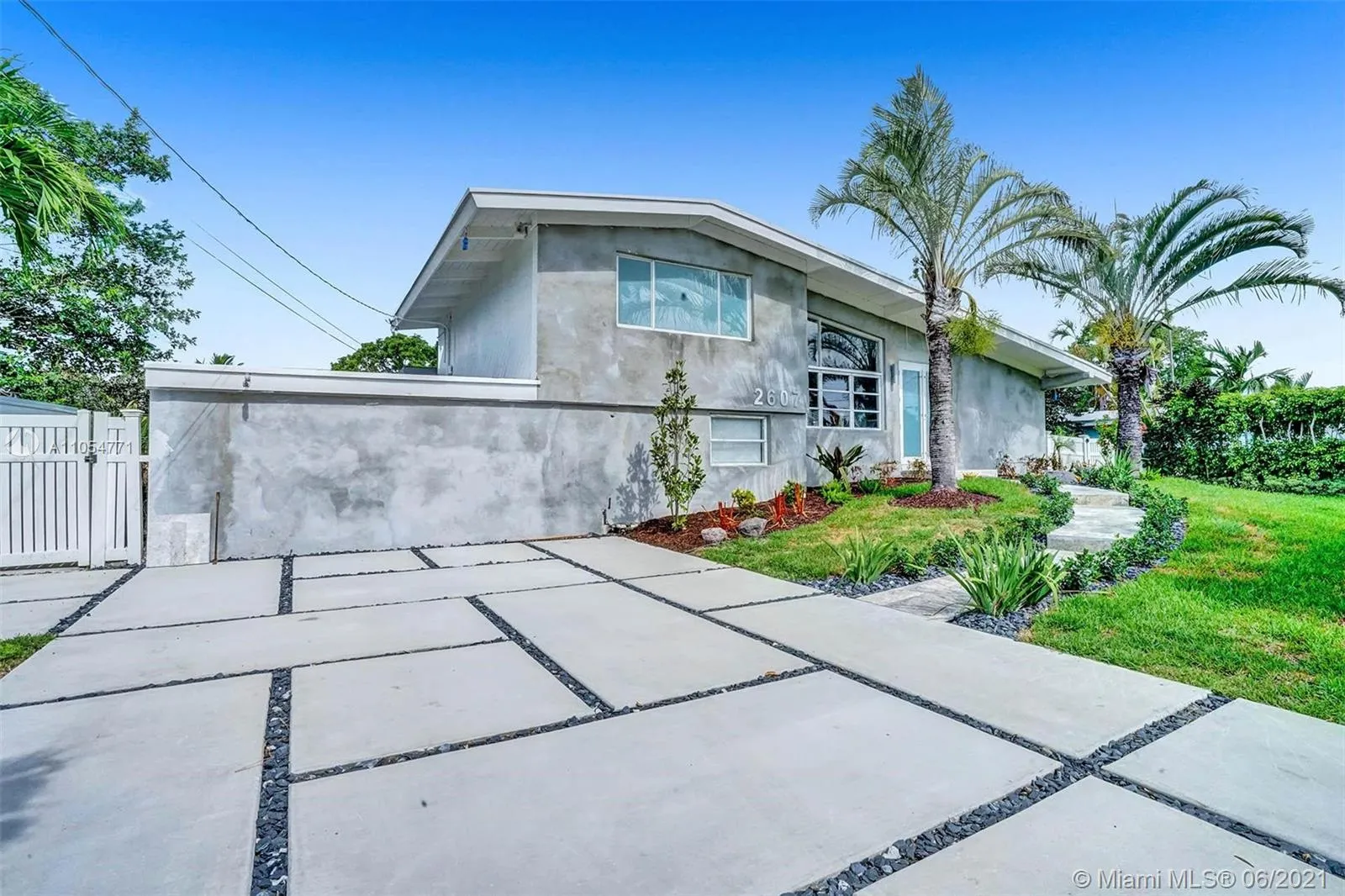 4 bedroom 5 bath for sale at 2607 Sugarloaf Ln, Fort Lauderdale FL 33312