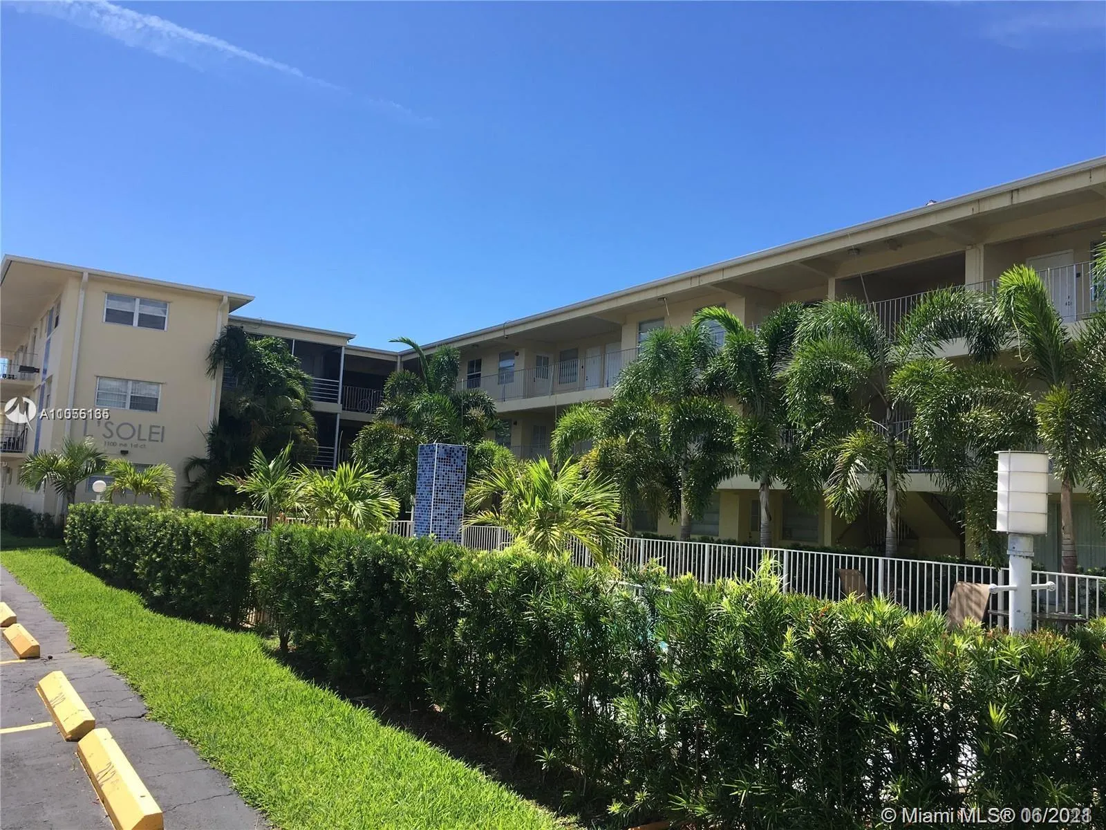 1100 NE 1st Ct # 106, Hallandale Beach FL 33009