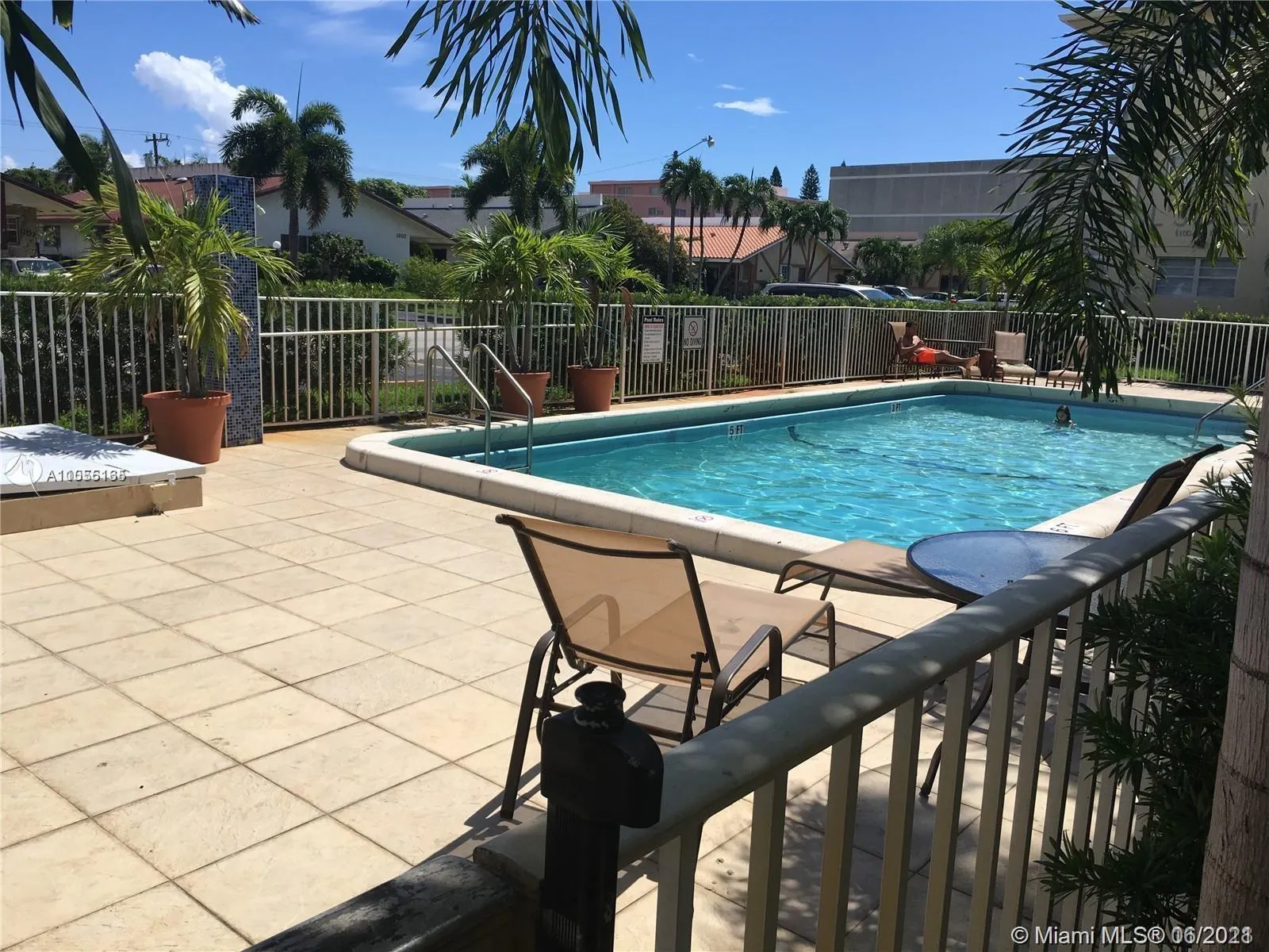 1100 NE 1st Ct # 106, Hallandale Beach FL 33009