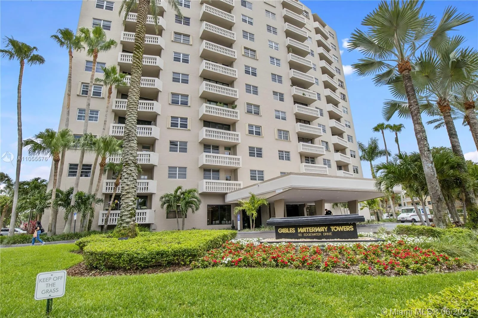 1 bedroom 1 bath for rent at 90 Edgewater Dr # 818, Coral Gables FL 33133