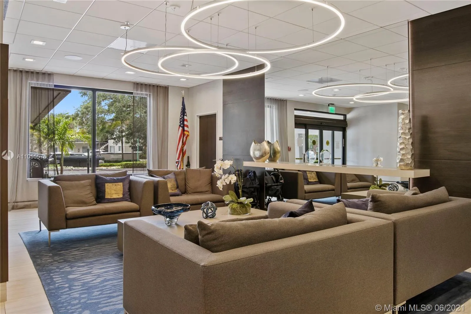 90 Edgewater Dr # 818, Coral Gables FL 33133