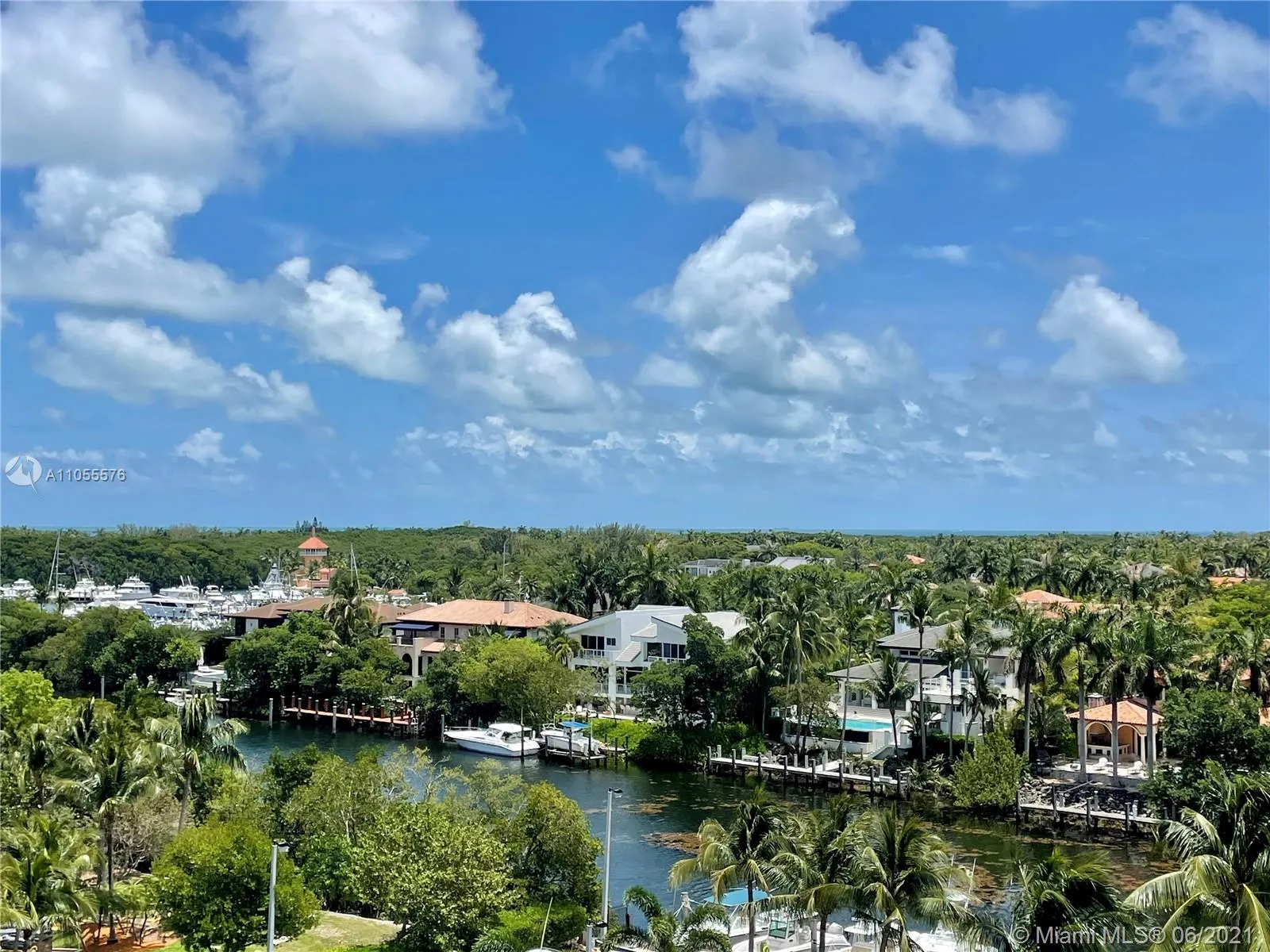 90 Edgewater Dr # 818, Coral Gables FL 33133