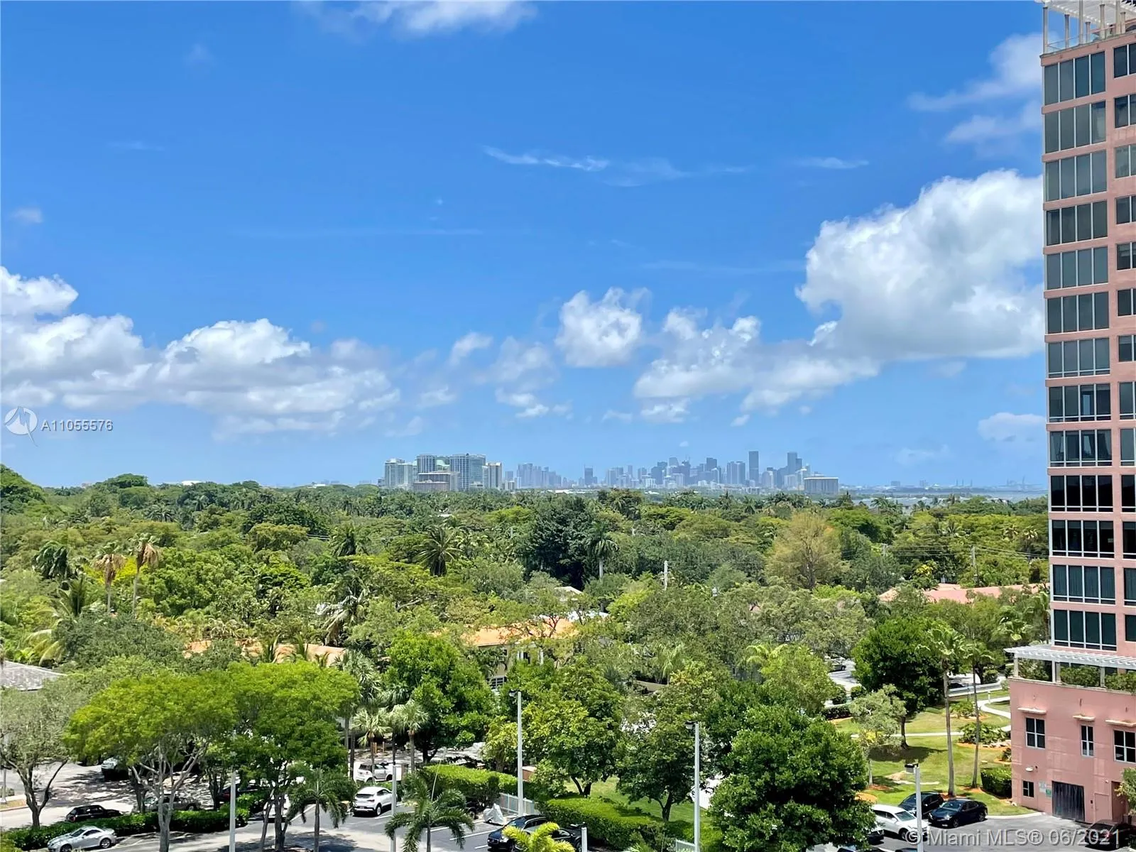 90 Edgewater Dr # 818, Coral Gables FL 33133