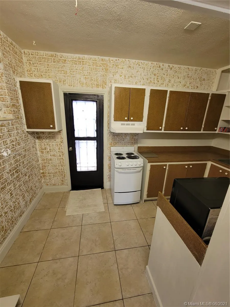 2475 NE 136th Ter, North Miami Beach FL 33181