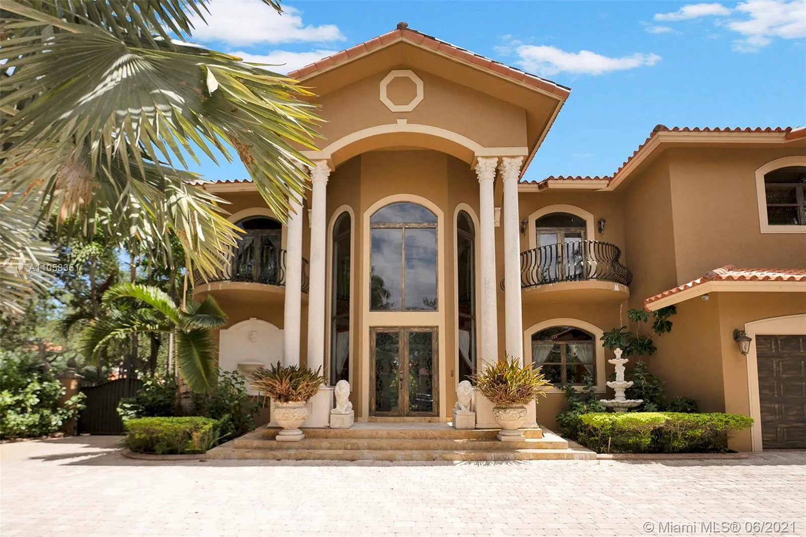 4 bedroom 4 bath for sale at 8200 NW 163rd St, Miami Lakes FL 33016