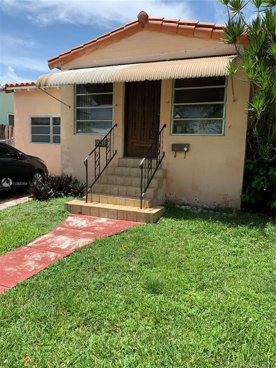 3 bedroom 3 bath for sale at 2155 SW 25th Ter, Miami FL 33133