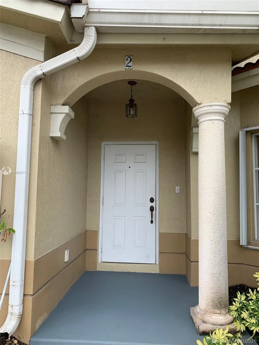 2 bedroom 2 bath for sale at 10764 NW 84th St # 25, Doral FL 33178