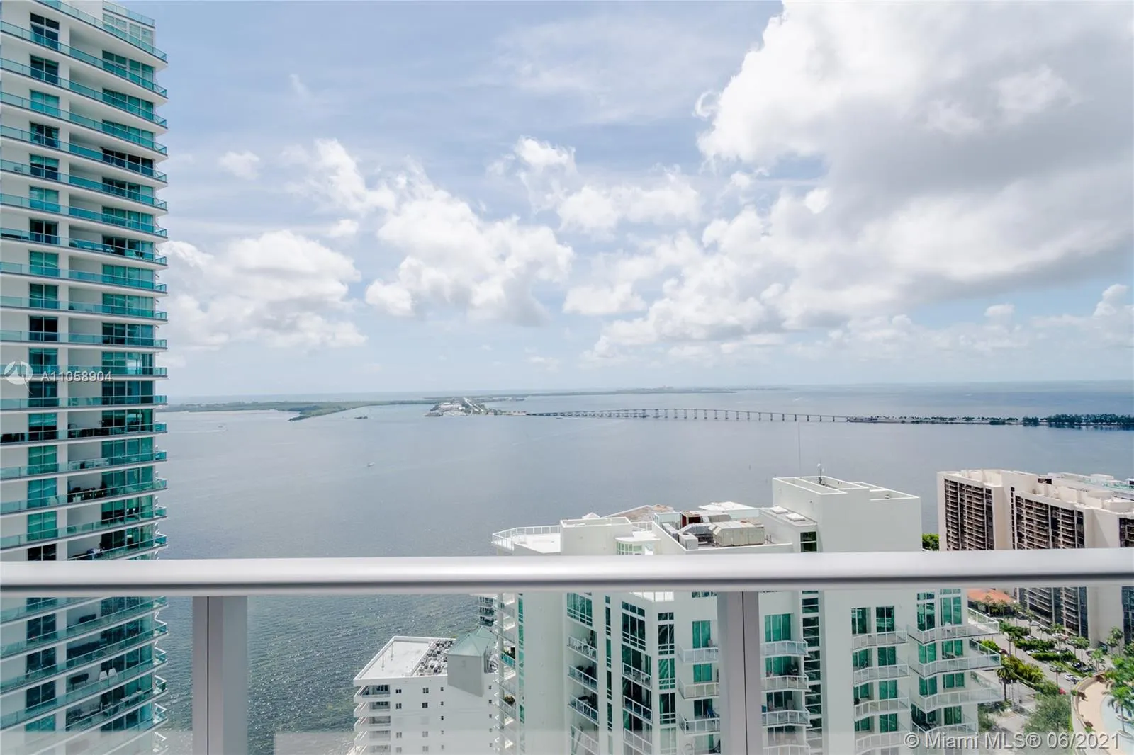 5 bedroom 7 bath for sale at 1300 Brickell Bay Dr, Miami FL 33131